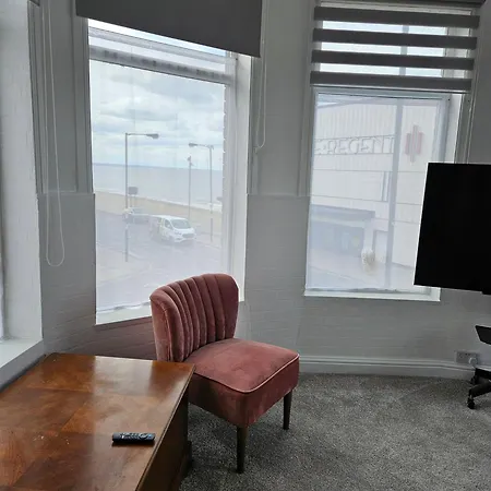 Seaview Aparthotel 4*