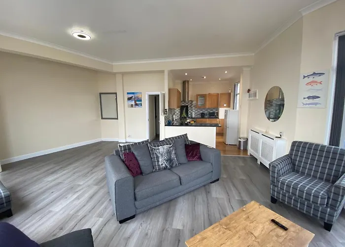 Seaview Aparthotel 4*